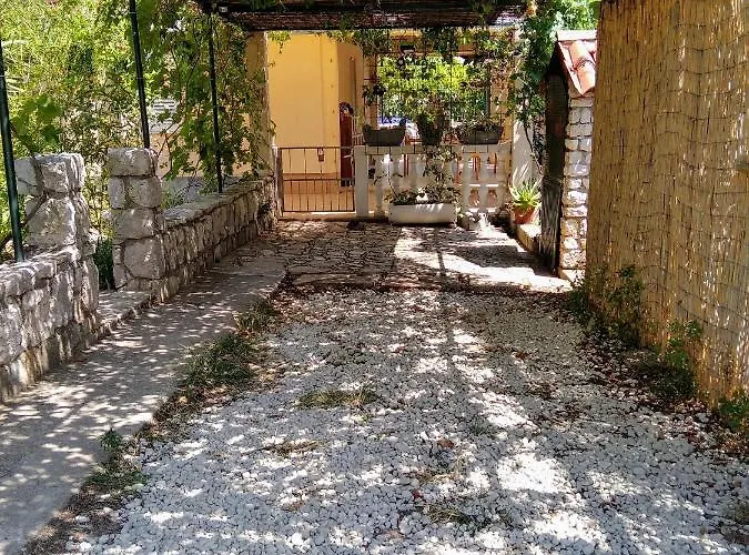 Apartamento With Parking Space - 8527 Ugljan
